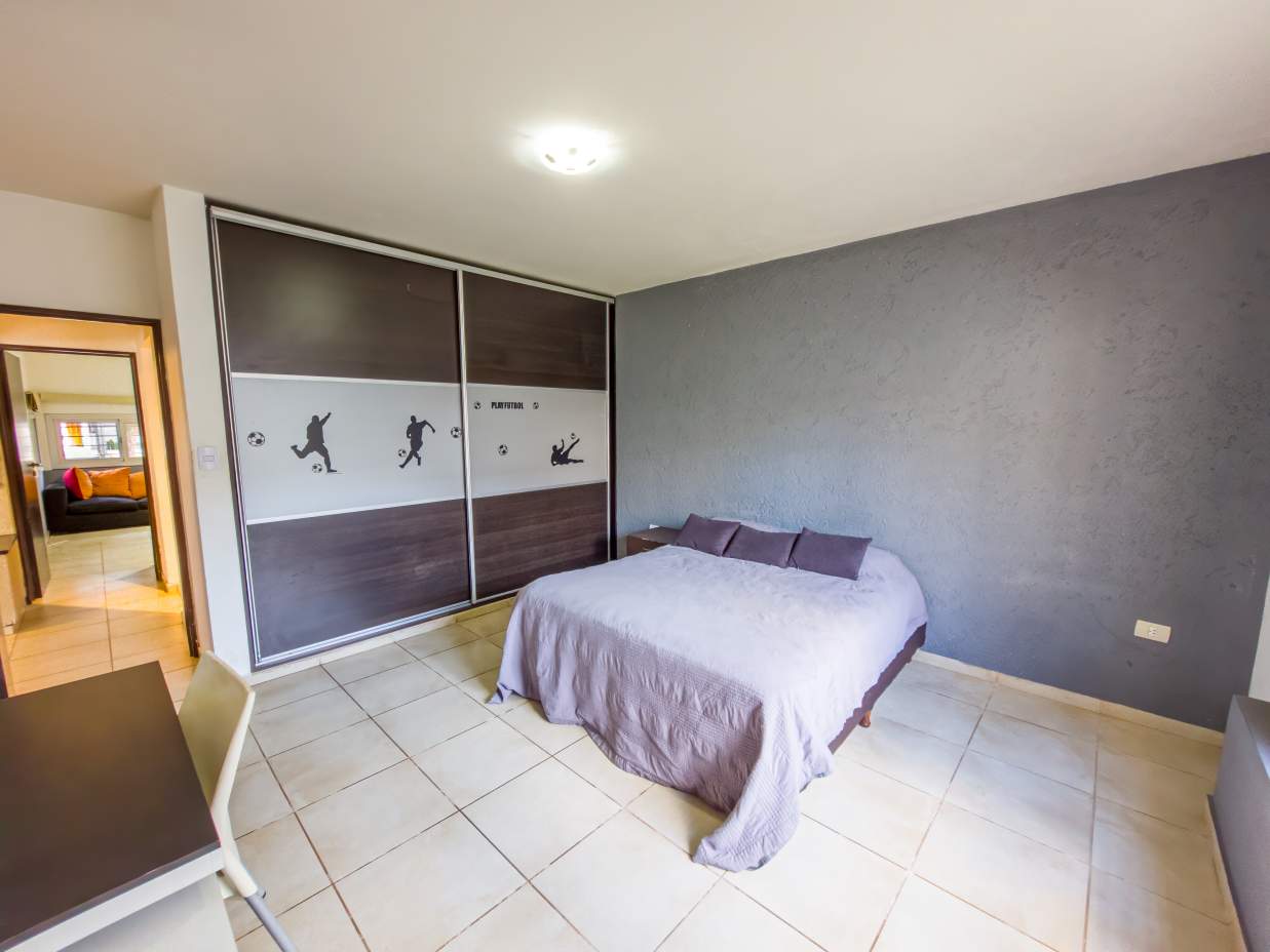 VENTA CASA 4 DORM 2 BAÑOS GARAJE DOBLE JARDÍN PILETA B NUEVO POETA LUGONES CBA