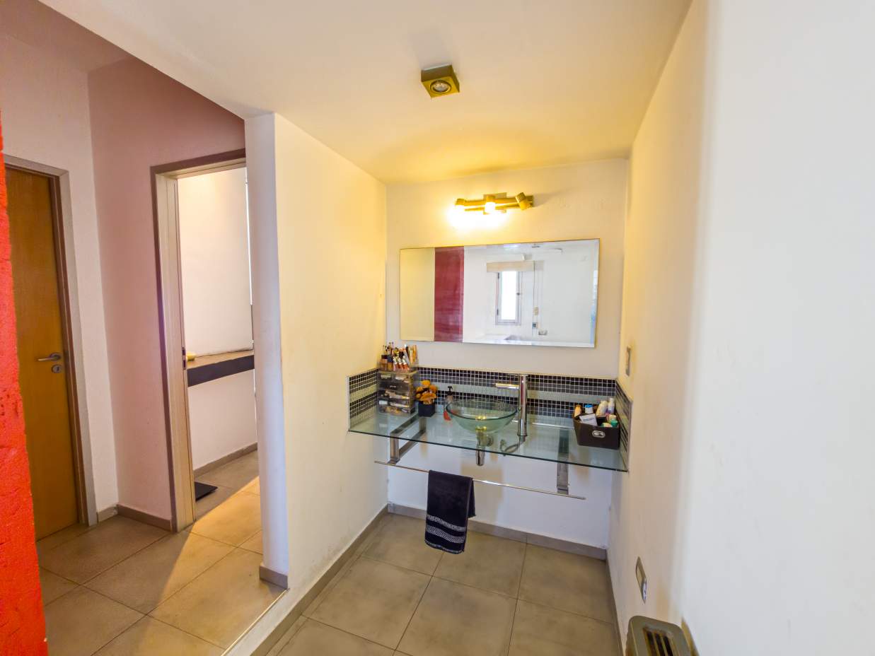 VENTA CASA 4 DORM 2 BAÑOS GARAJE DOBLE JARDÍN PILETA B NUEVO POETA LUGONES CBA