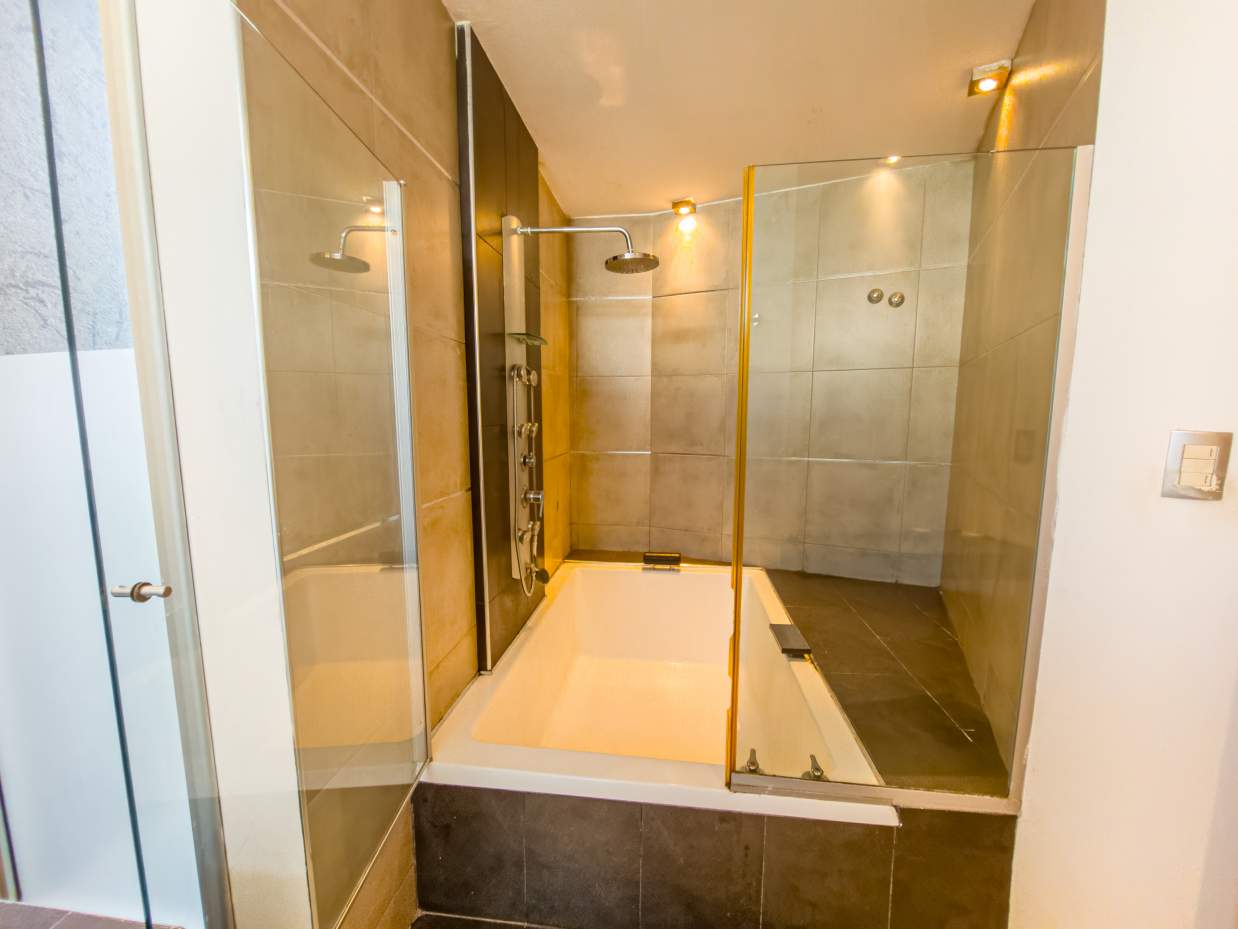 VENTA CASA 4 DORM 2 BAÑOS GARAJE DOBLE JARDÍN PILETA B NUEVO POETA LUGONES CBA
