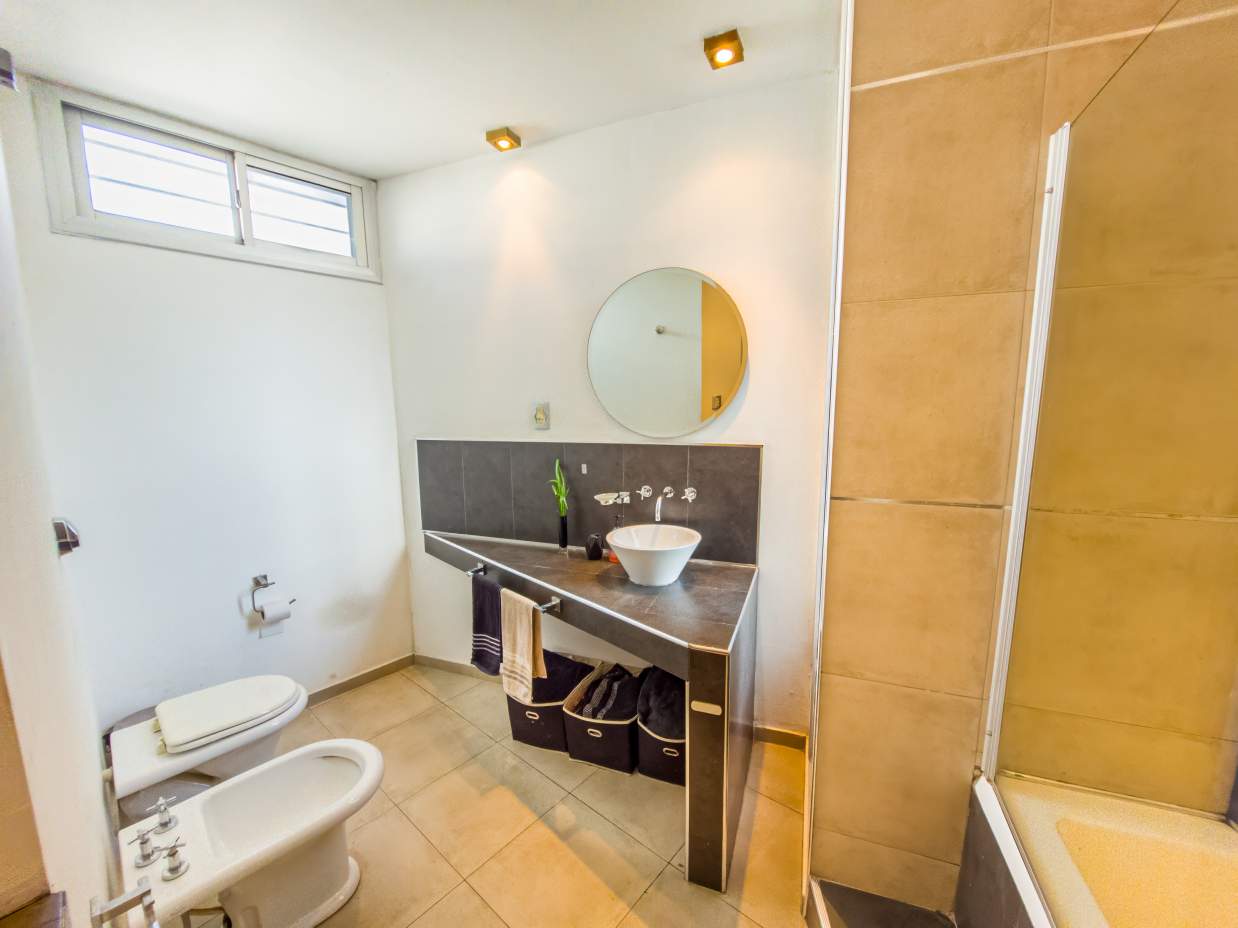 VENTA CASA 4 DORM 2 BAÑOS GARAJE DOBLE JARDÍN PILETA B NUEVO POETA LUGONES CBA