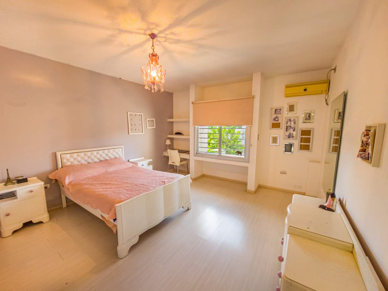 VENTA CASA 4 DORM 2 BAÑOS GARAJE DOBLE JARDÍN PILETA B NUEVO POETA LUGONES CBA