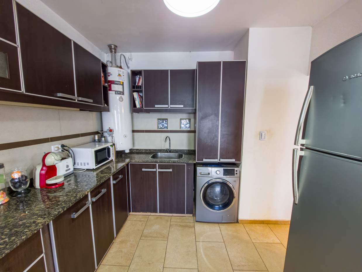 VENTA CASA 4 DORM 2 BAÑOS GARAJE DOBLE JARDÍN PILETA B NUEVO POETA LUGONES CBA