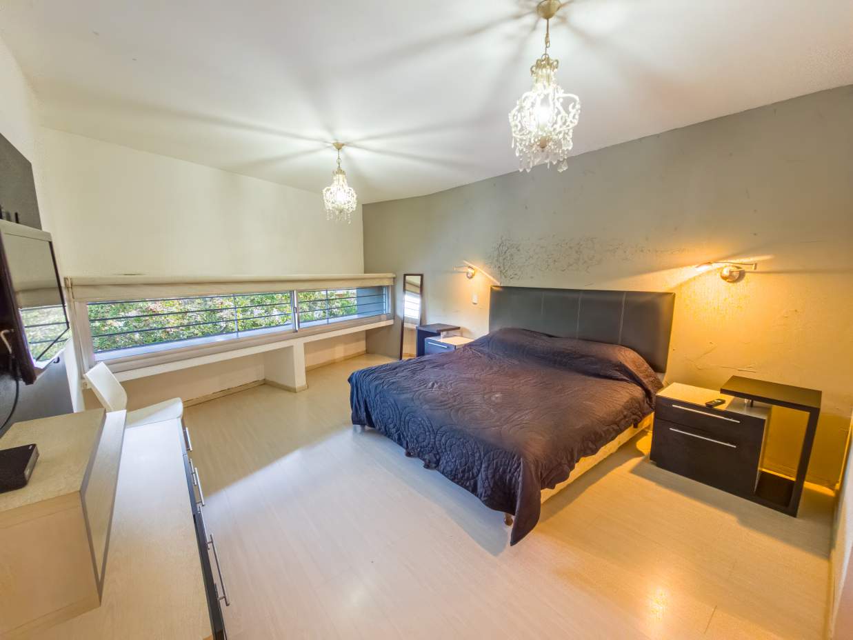 VENTA CASA 4 DORM 2 BAÑOS GARAJE DOBLE JARDÍN PILETA B NUEVO POETA LUGONES CBA