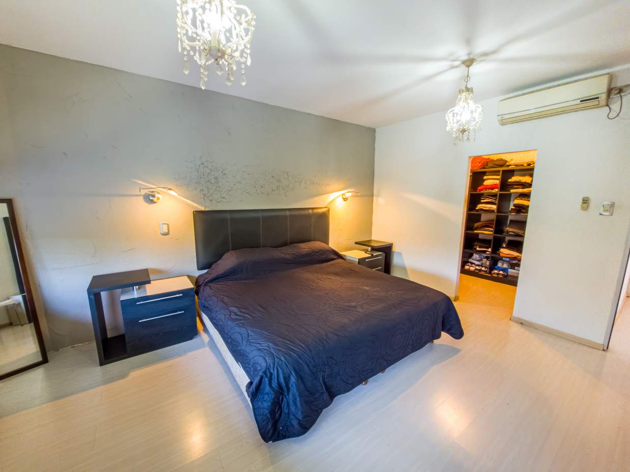 VENTA CASA 4 DORM 2 BAÑOS GARAJE DOBLE JARDÍN PILETA B NUEVO POETA LUGONES CBA