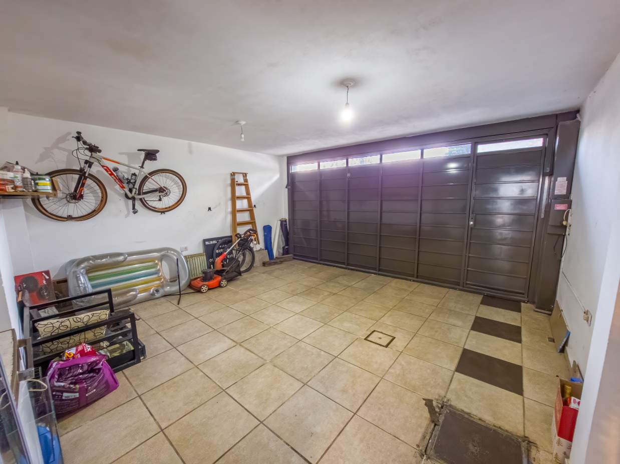 VENTA CASA 4 DORM 2 BAÑOS GARAJE DOBLE JARDÍN PILETA B NUEVO POETA LUGONES CBA