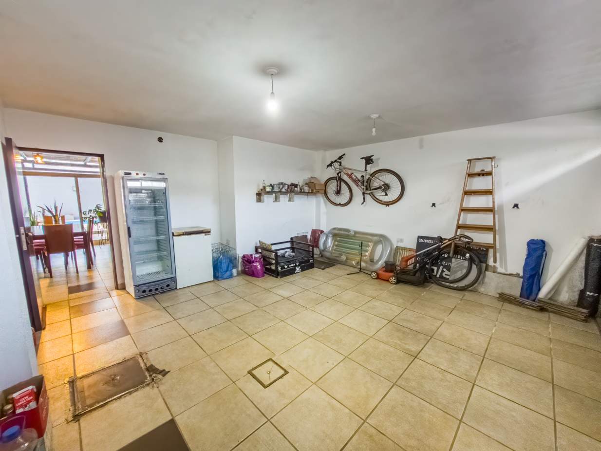 VENTA CASA 4 DORM 2 BAÑOS GARAJE DOBLE JARDÍN PILETA B NUEVO POETA LUGONES CBA