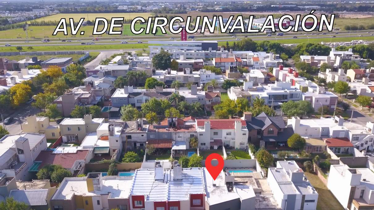 VENTA CASA 4 DORM 2 BAÑOS GARAJE DOBLE JARDÍN PILETA B NUEVO POETA LUGONES CBA