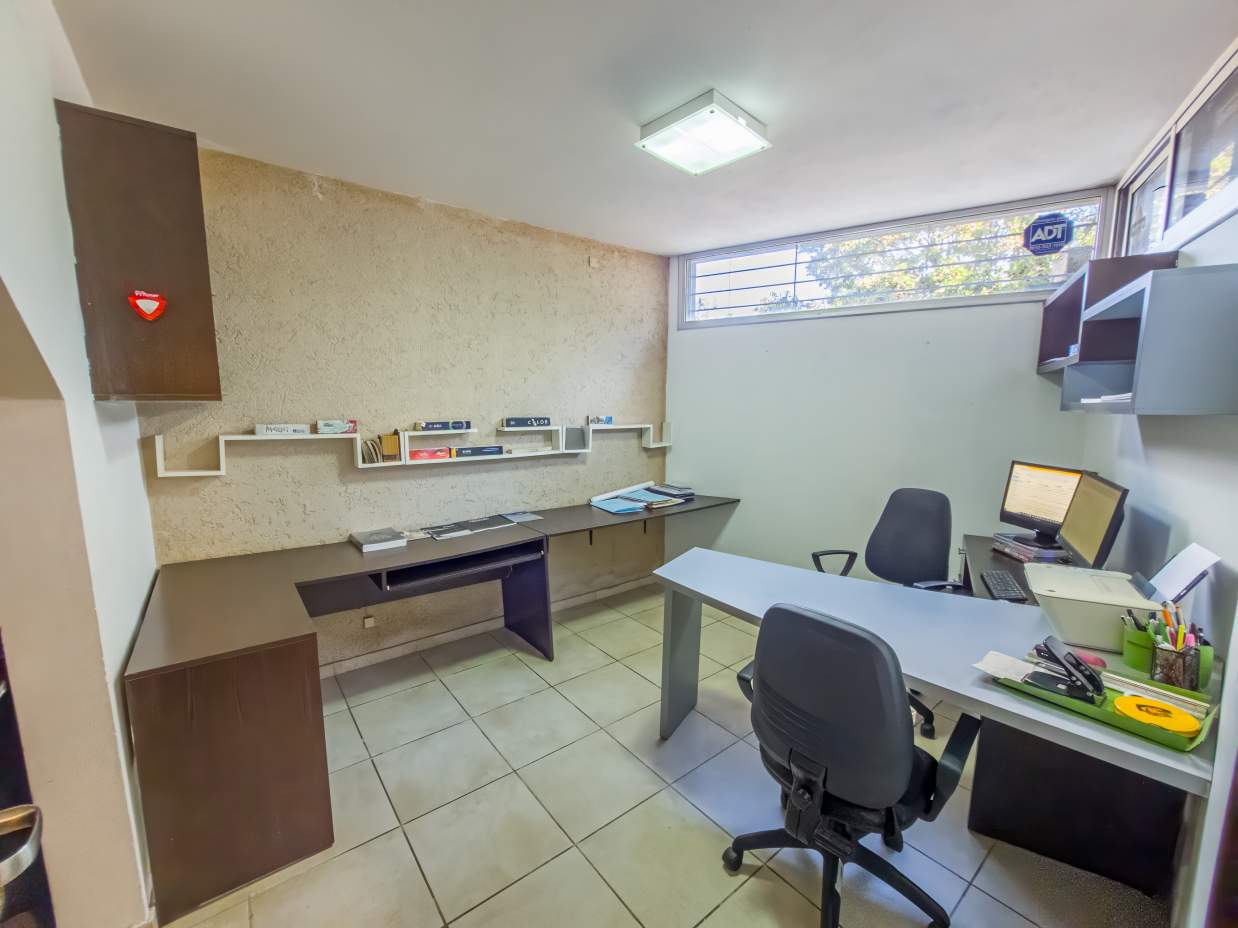 VENTA CASA 4 DORM 2 BAÑOS GARAJE DOBLE JARDÍN PILETA B NUEVO POETA LUGONES CBA