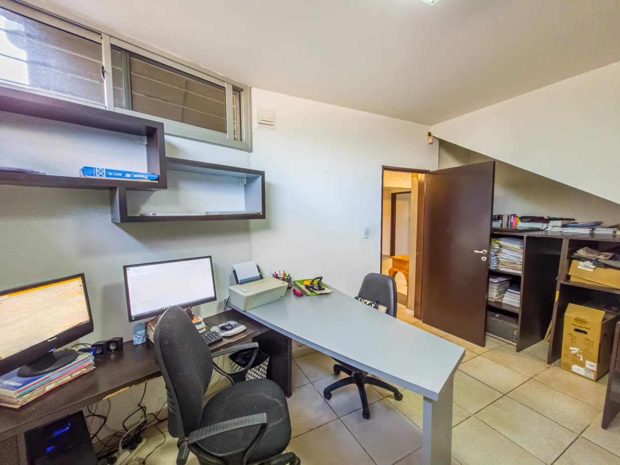 VENTA CASA 4 DORM 2 BAÑOS GARAJE DOBLE JARDÍN PILETA B NUEVO POETA LUGONES CBA