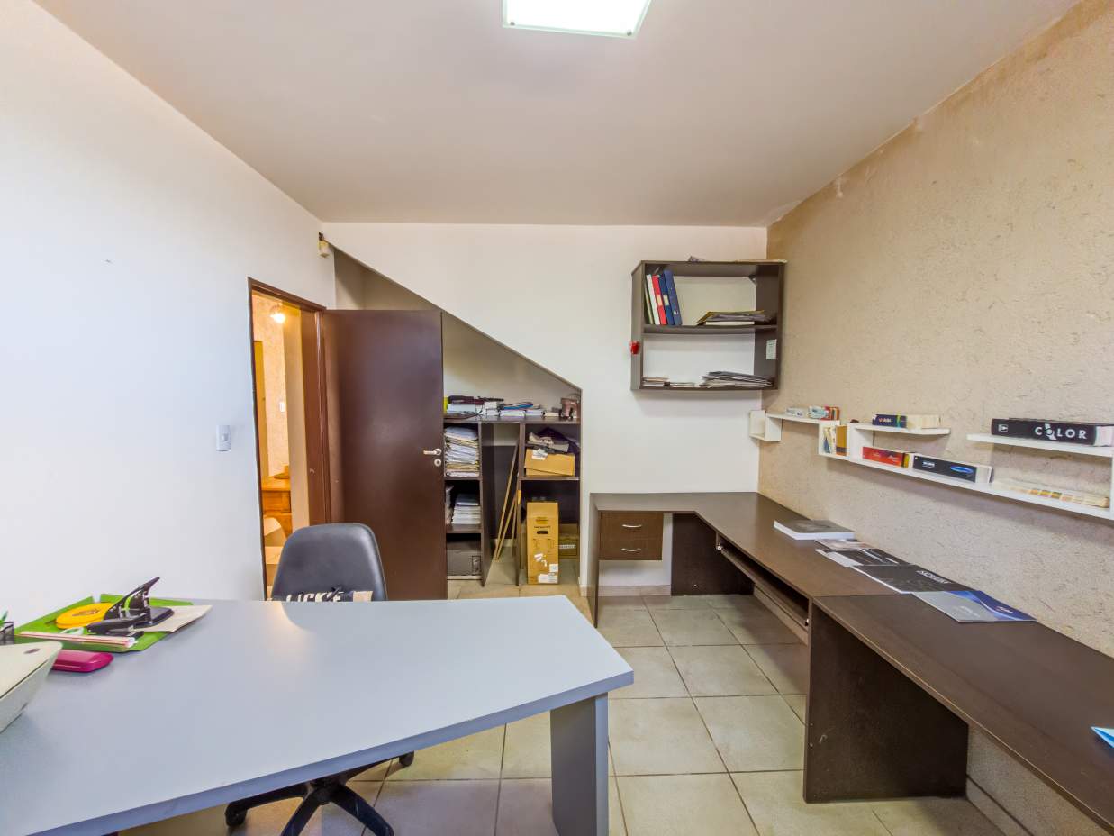 VENTA CASA 4 DORM 2 BAÑOS GARAJE DOBLE JARDÍN PILETA B NUEVO POETA LUGONES CBA