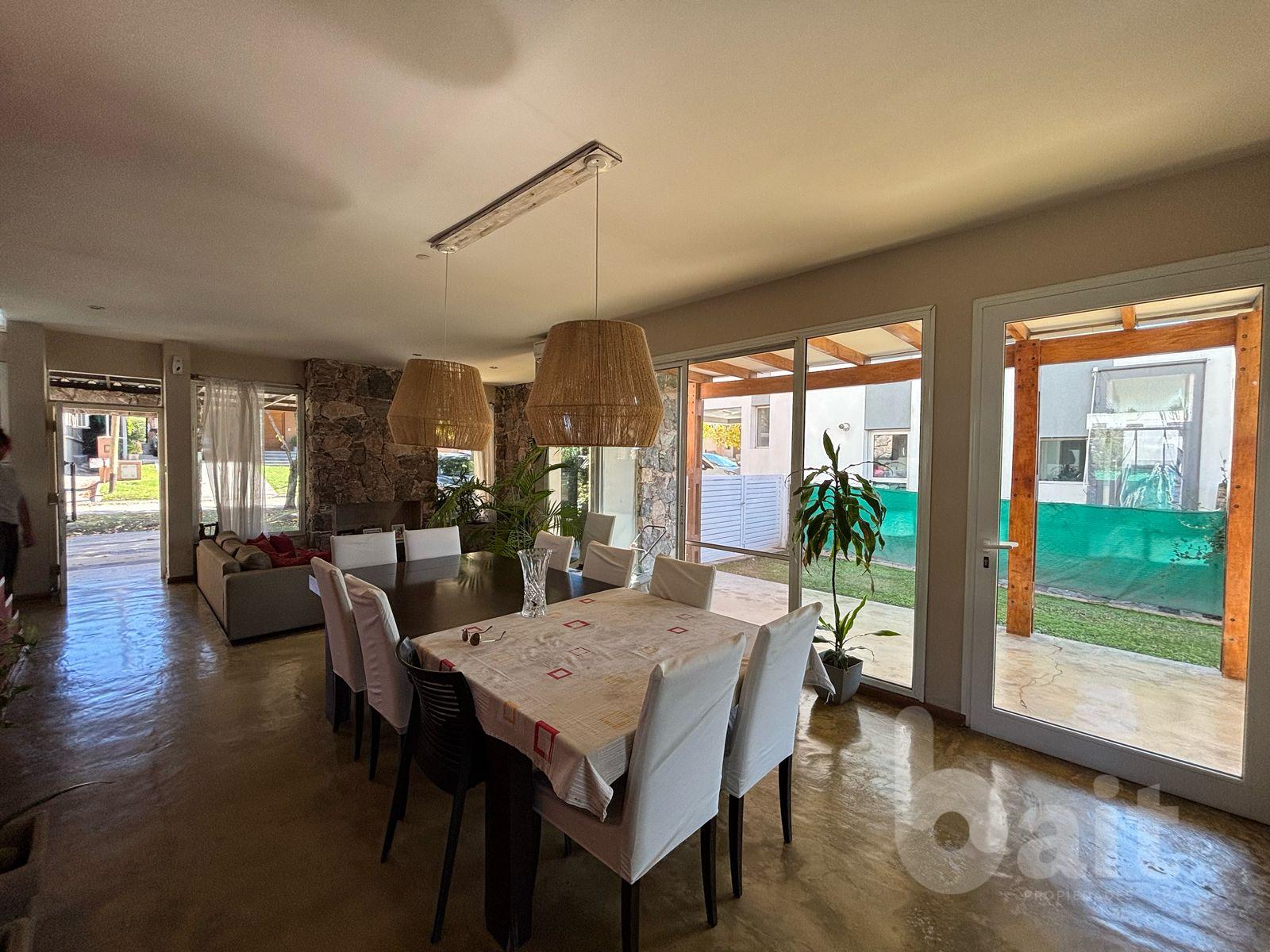 Venta casa en La Estanzuela, 3 dormitorios, pileta