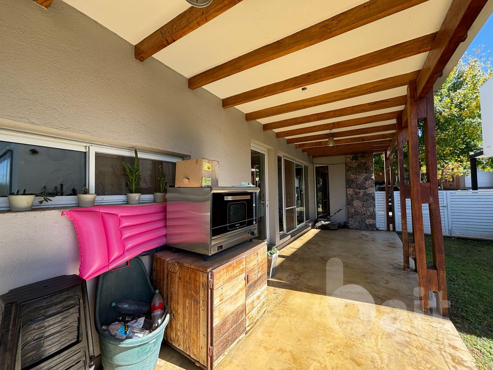 Venta casa en La Estanzuela, 3 dormitorios, pileta