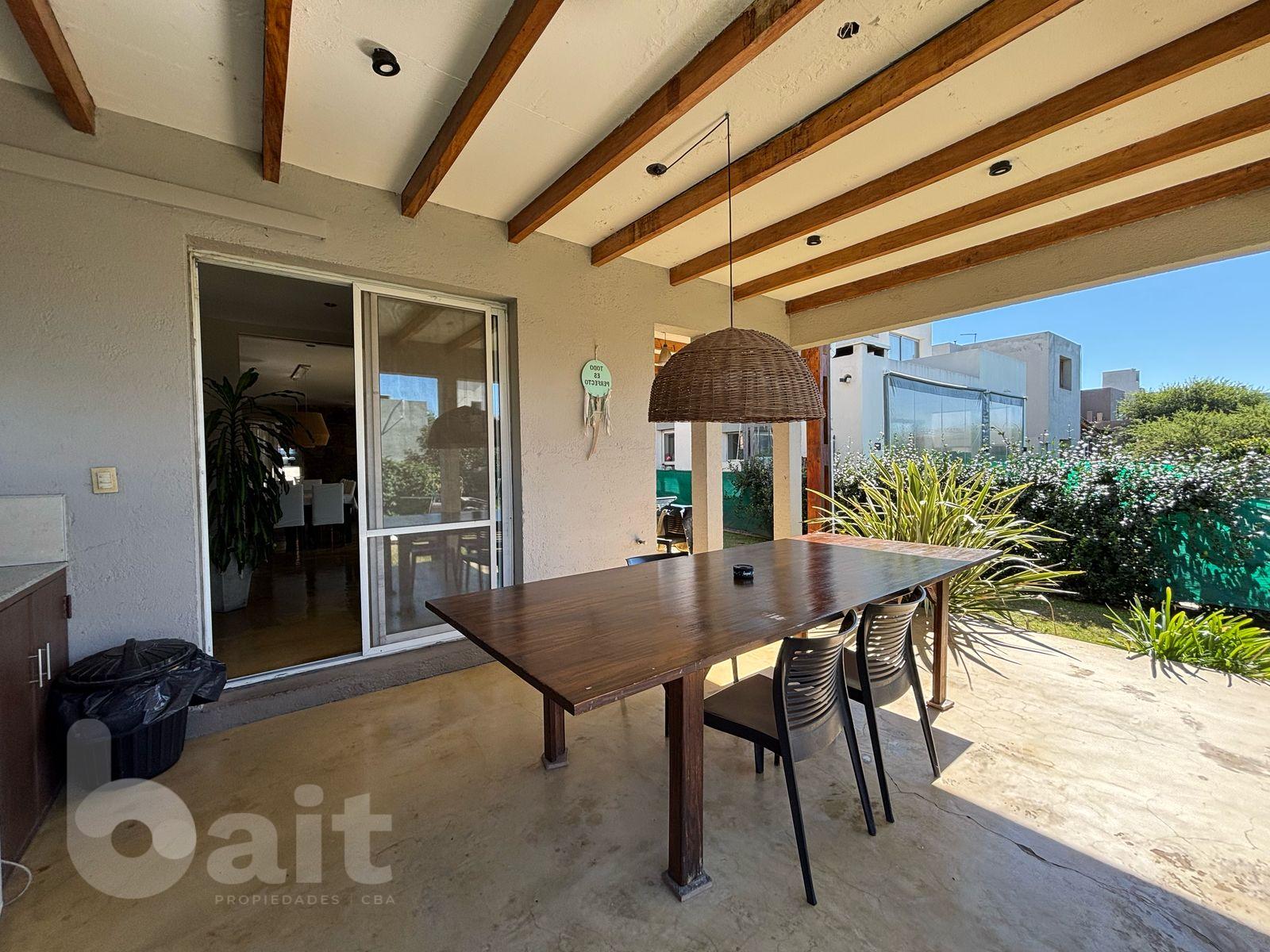 Venta casa en La Estanzuela, 3 dormitorios, pileta