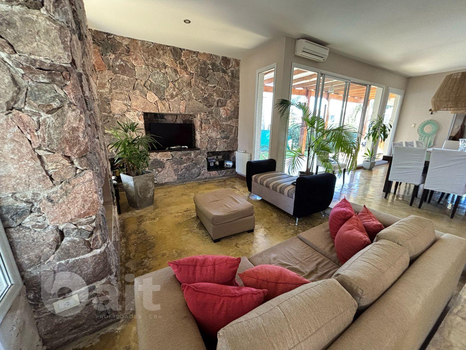 Venta casa en La Estanzuela, 3 dormitorios, pileta