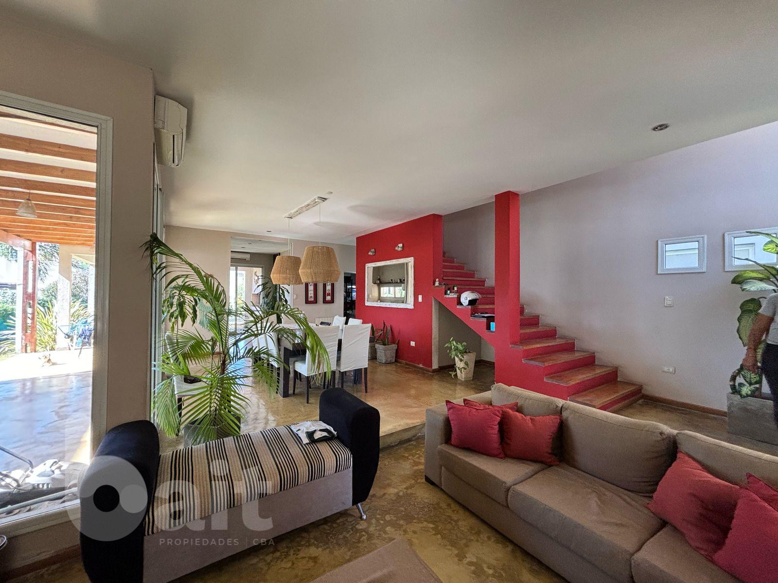 Venta casa en La Estanzuela, 3 dormitorios, pileta