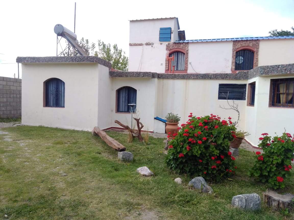 CASA EN VENTA EQUIPADA APTA HOSPEDAJE- OPORTUNIDAD-CAPILLA DEL MONTE