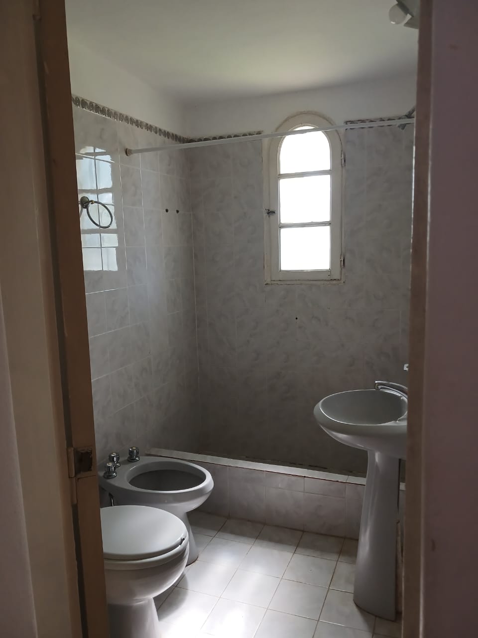 CASA EN VENTA EQUIPADA APTA HOSPEDAJE- OPORTUNIDAD-CAPILLA DEL MONTE