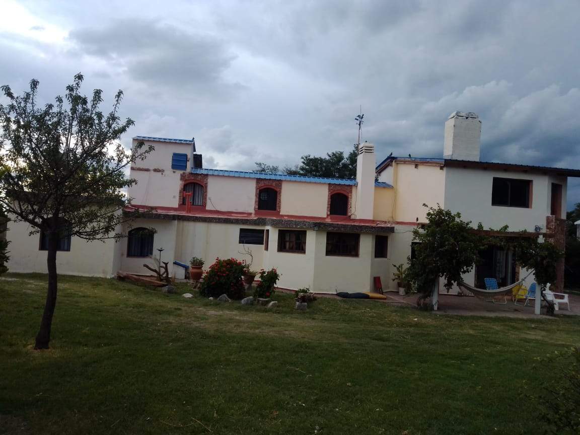 CASA EN VENTA EQUIPADA APTA HOSPEDAJE- OPORTUNIDAD-CAPILLA DEL MONTE
