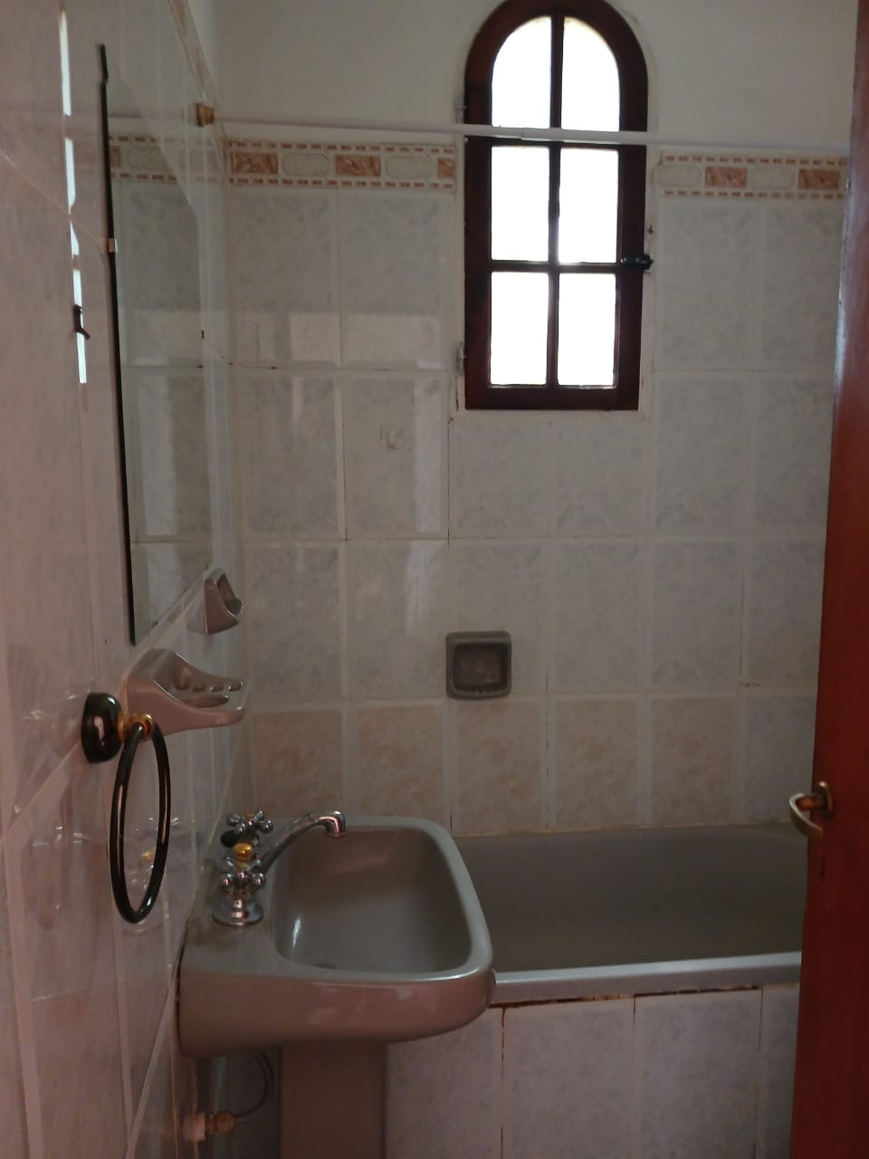 CASA EN VENTA EQUIPADA APTA HOSPEDAJE- OPORTUNIDAD-CAPILLA DEL MONTE