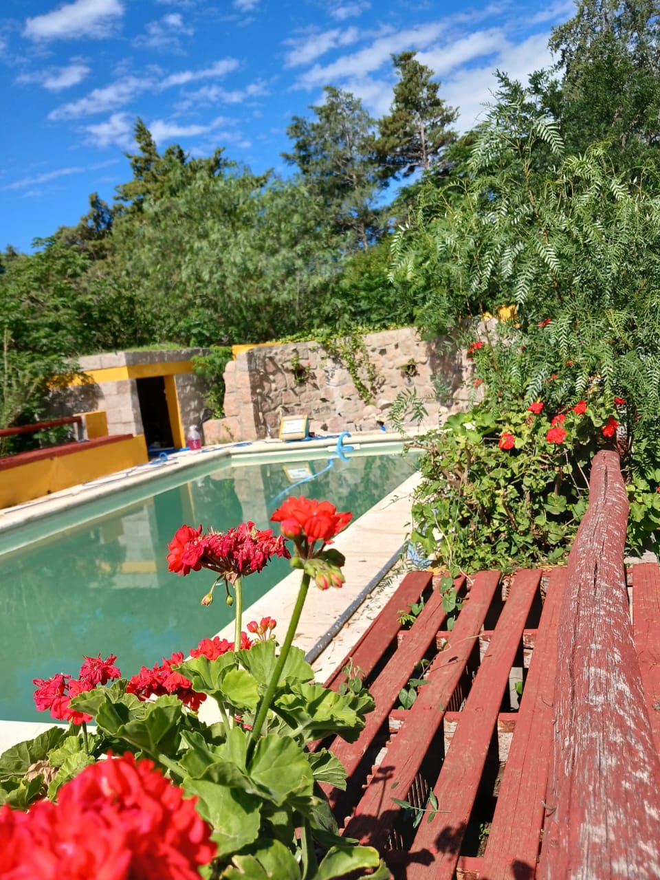 CASA EN VENTA EQUIPADA APTA HOSPEDAJE- OPORTUNIDAD-CAPILLA DEL MONTE