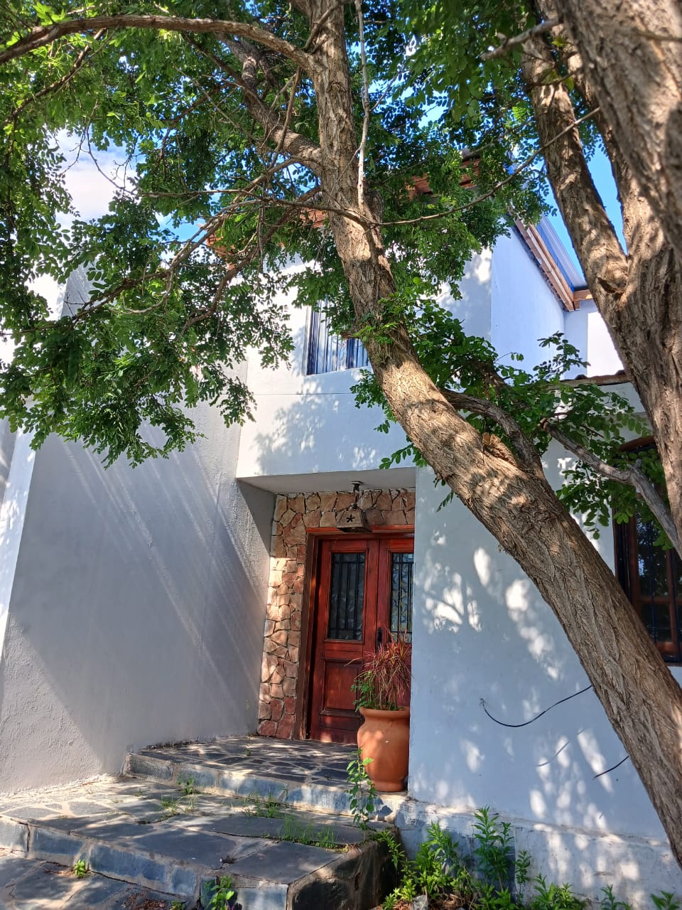 CASA EN VENTA EQUIPADA APTA HOSPEDAJE- OPORTUNIDAD-CAPILLA DEL MONTE