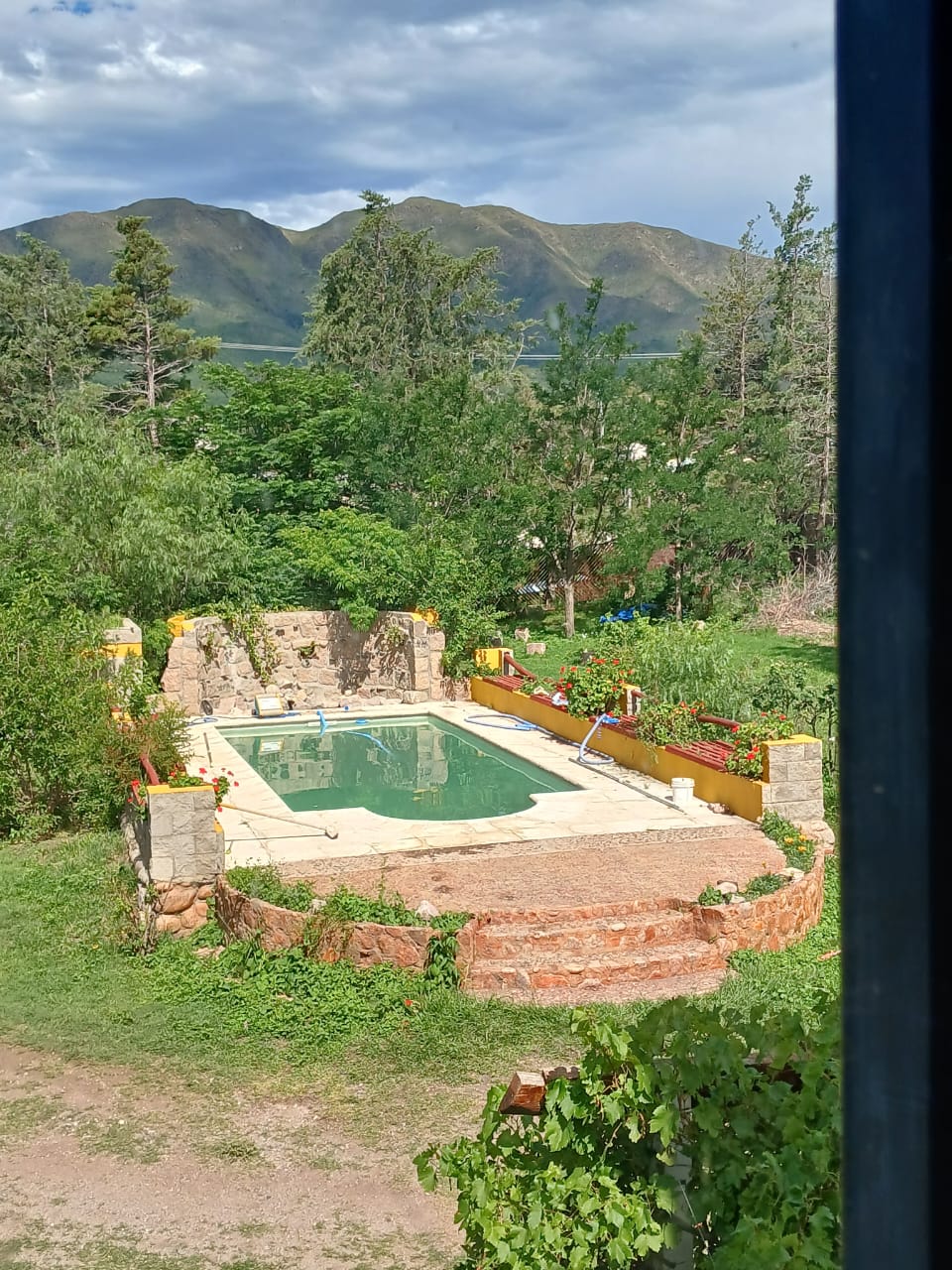 CASA EN VENTA EQUIPADA APTA HOSPEDAJE- OPORTUNIDAD-CAPILLA DEL MONTE