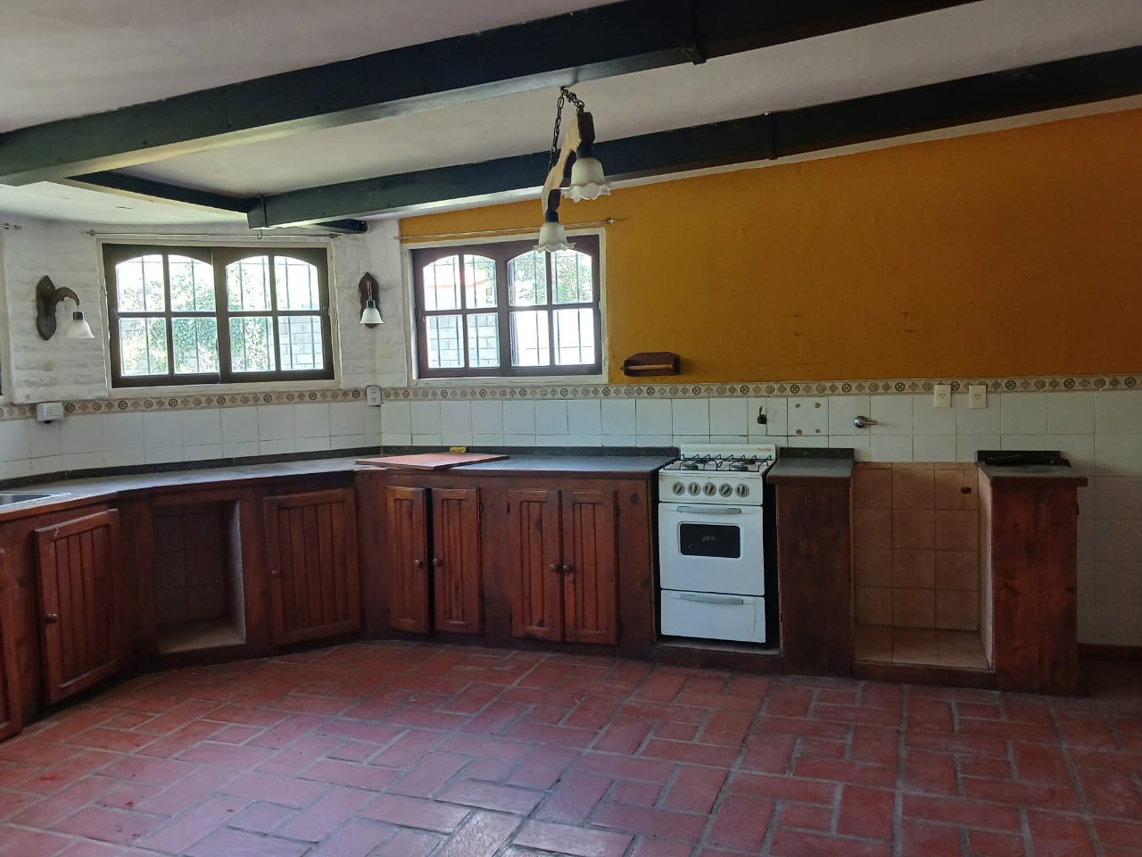 CASA EN VENTA EQUIPADA APTA HOSPEDAJE- OPORTUNIDAD-CAPILLA DEL MONTE