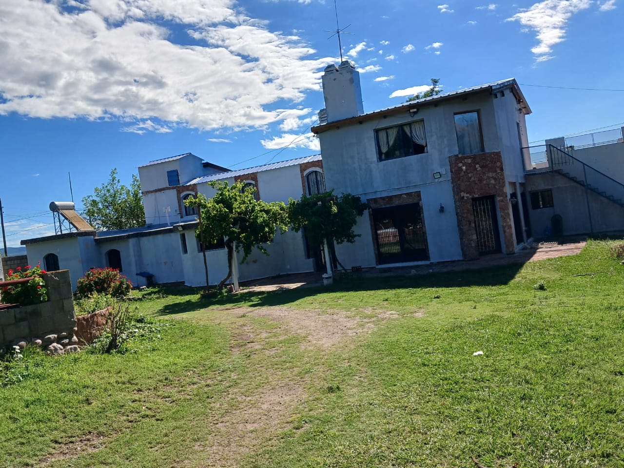 CASA EN VENTA EQUIPADA APTA HOSPEDAJE- OPORTUNIDAD-CAPILLA DEL MONTE