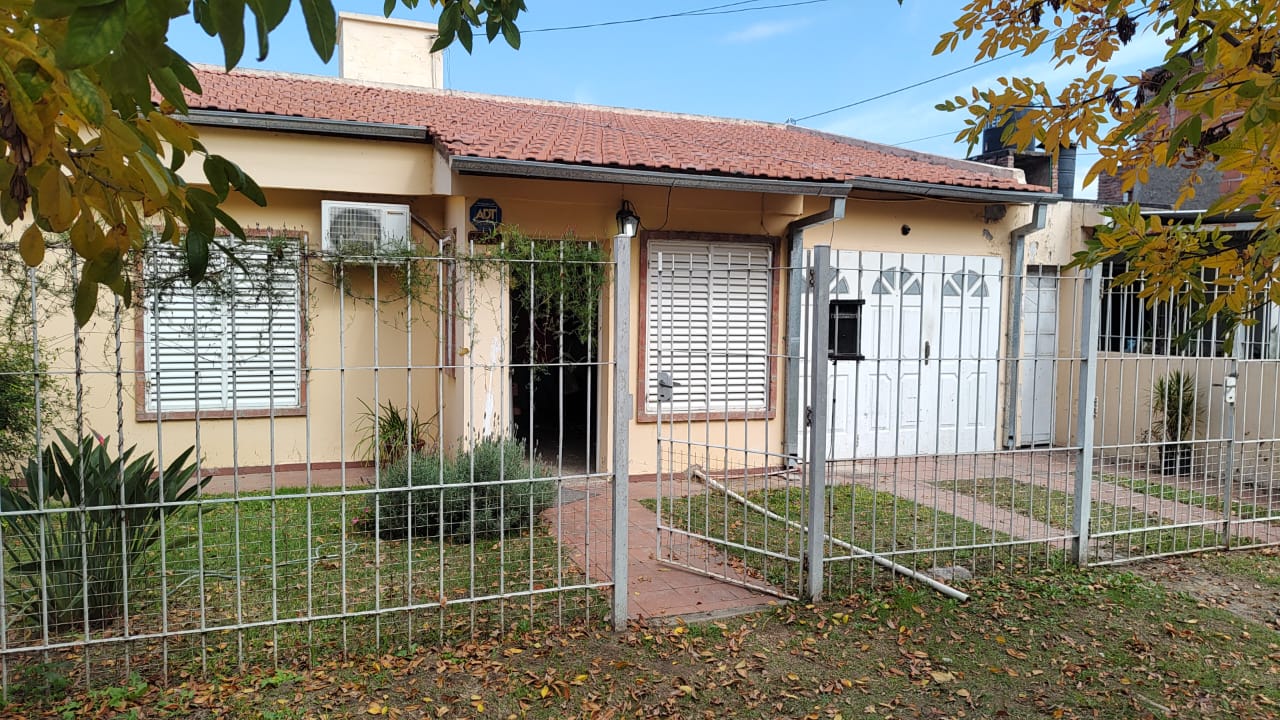 ALQUILER DE CASA,  2 DOR, PATIO Y COCHERA!