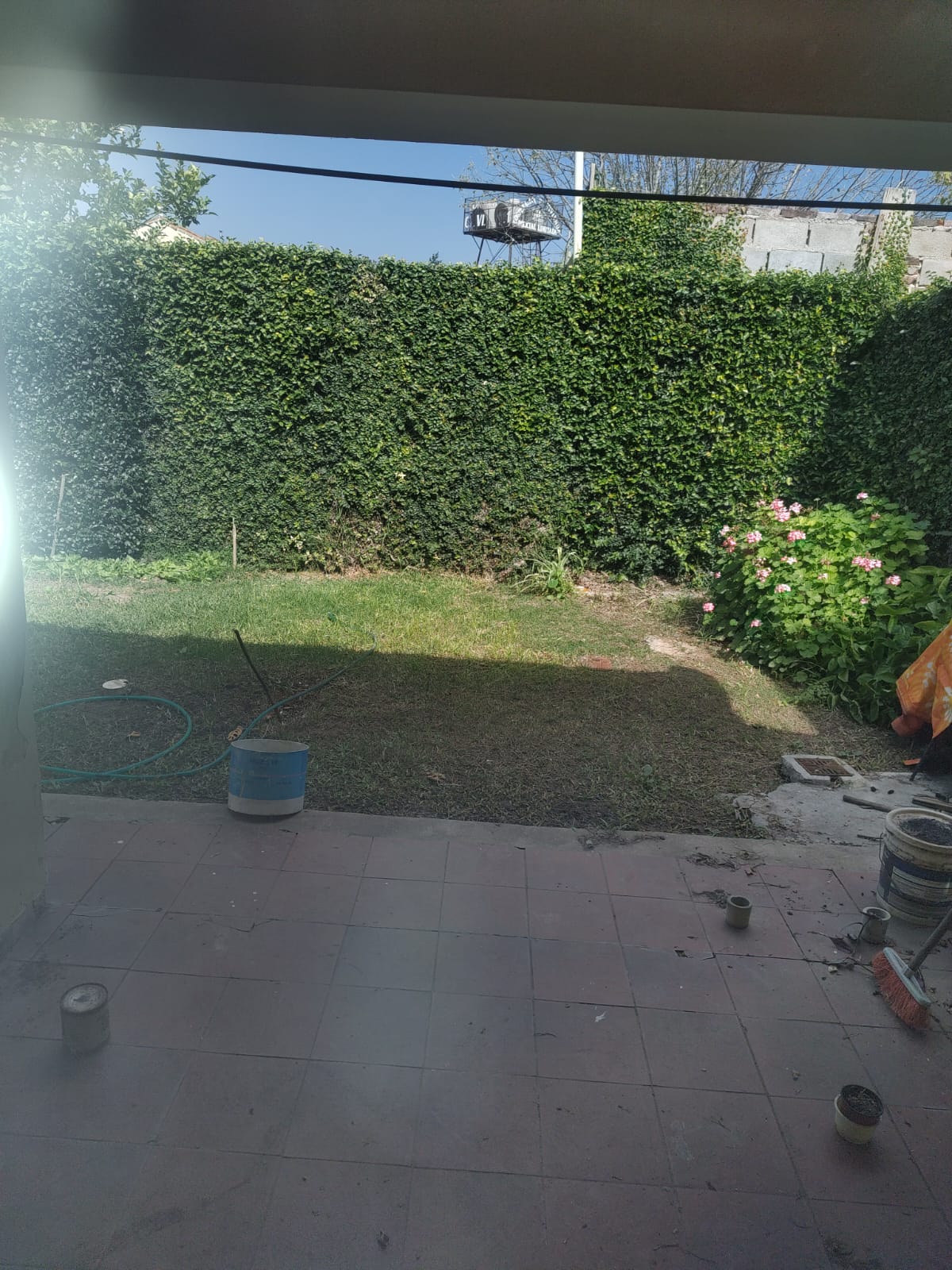 ALQUILER DE CASA,  2 DOR, PATIO Y COCHERA!