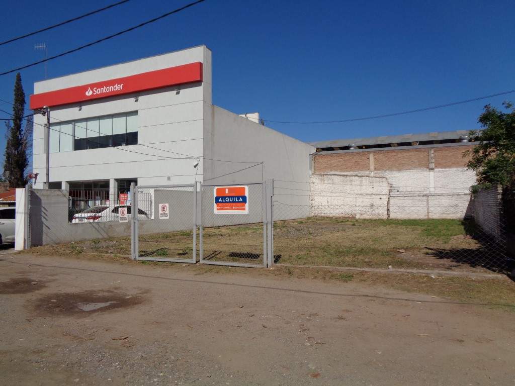 Barrio Los Boulevares - Excelente Terreno Externo con Cerramiento Perimetral y Servicios Conectados, Colinda con el Banco Santander Río