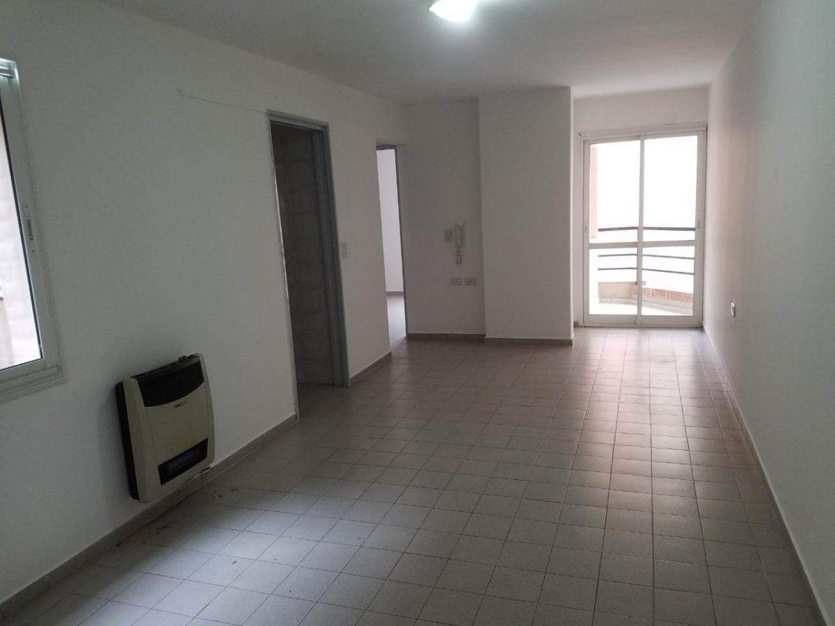Alquilo dpto 1 dorm. a metros del Buen Pastor. Nueva Córdoba.