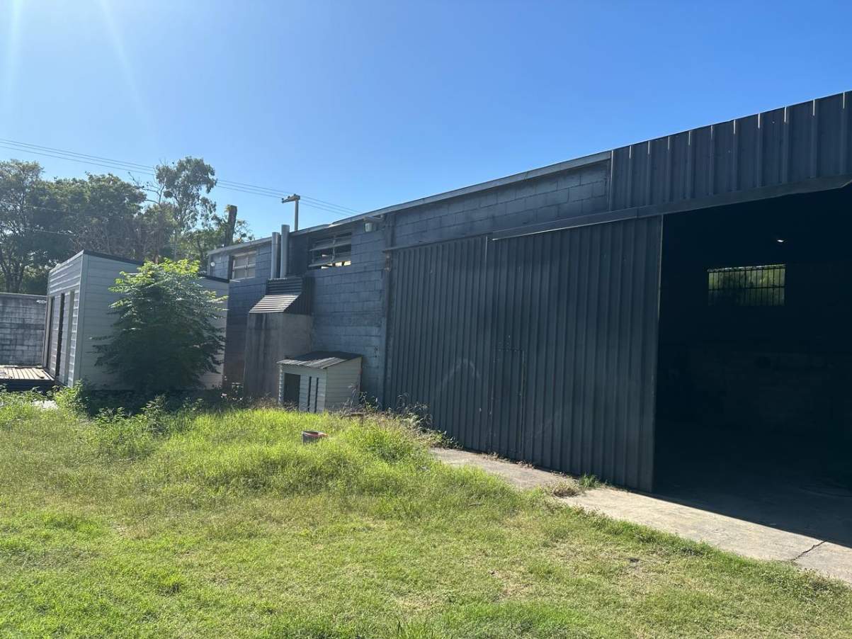 GALPON EN VENTA - 2100 M2 - ARGUELLO