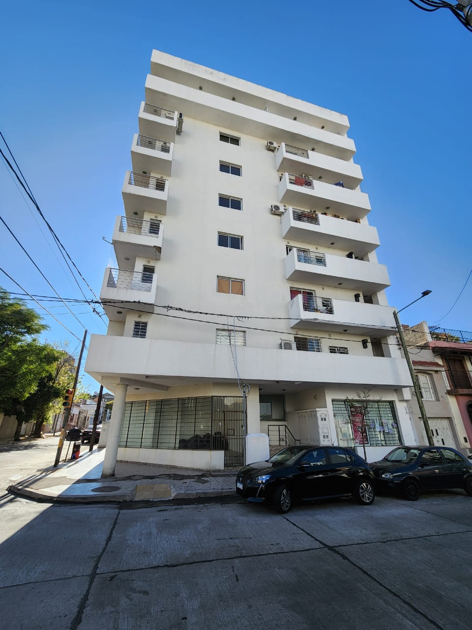 ZONA CASTRO BARROS - PLANTA BAJA CON DOS BALCONES PATIOS - LO VEMOS?