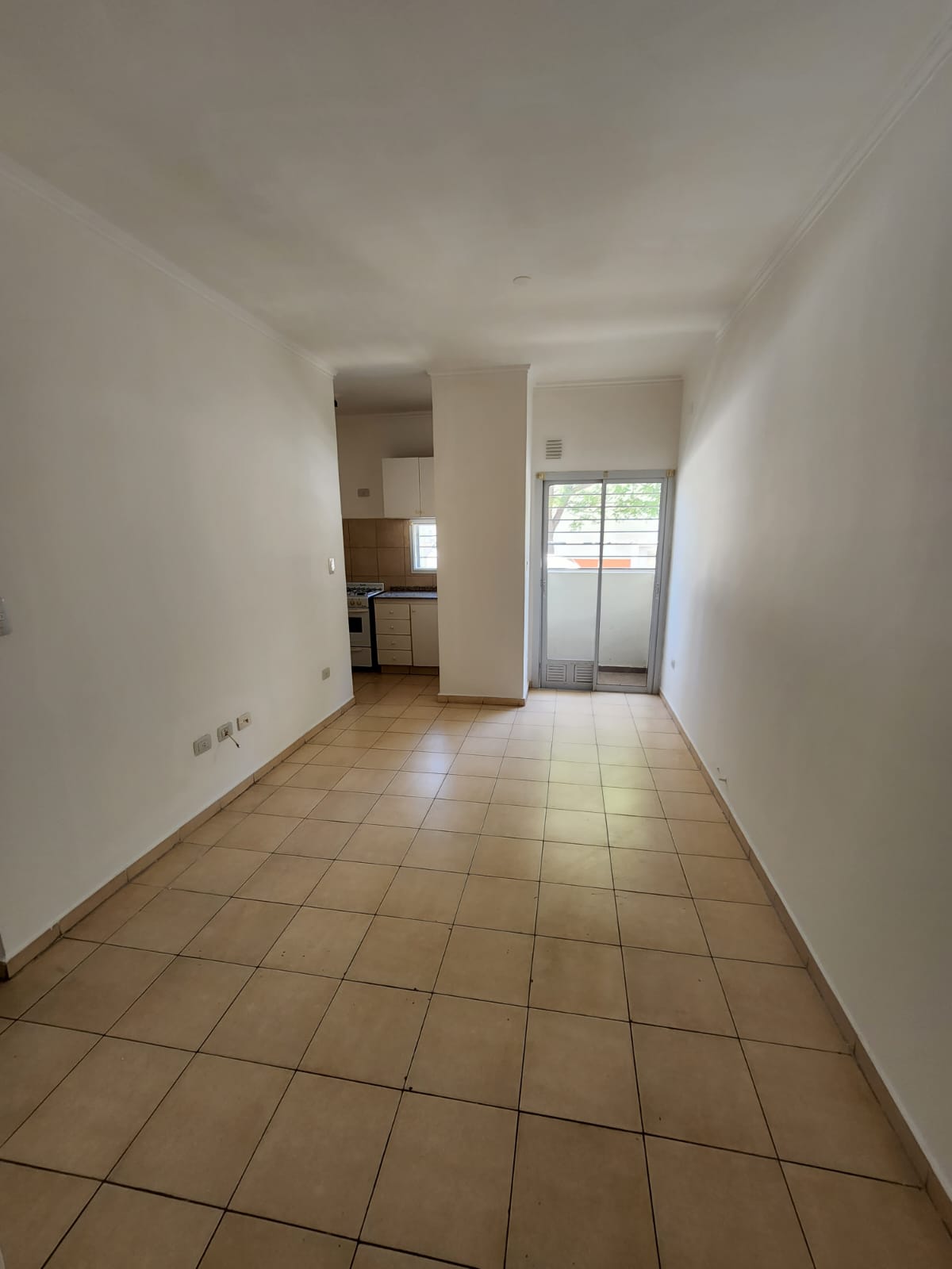 ZONA CASTRO BARROS - PLANTA BAJA CON DOS BALCONES PATIOS - LO VEMOS?