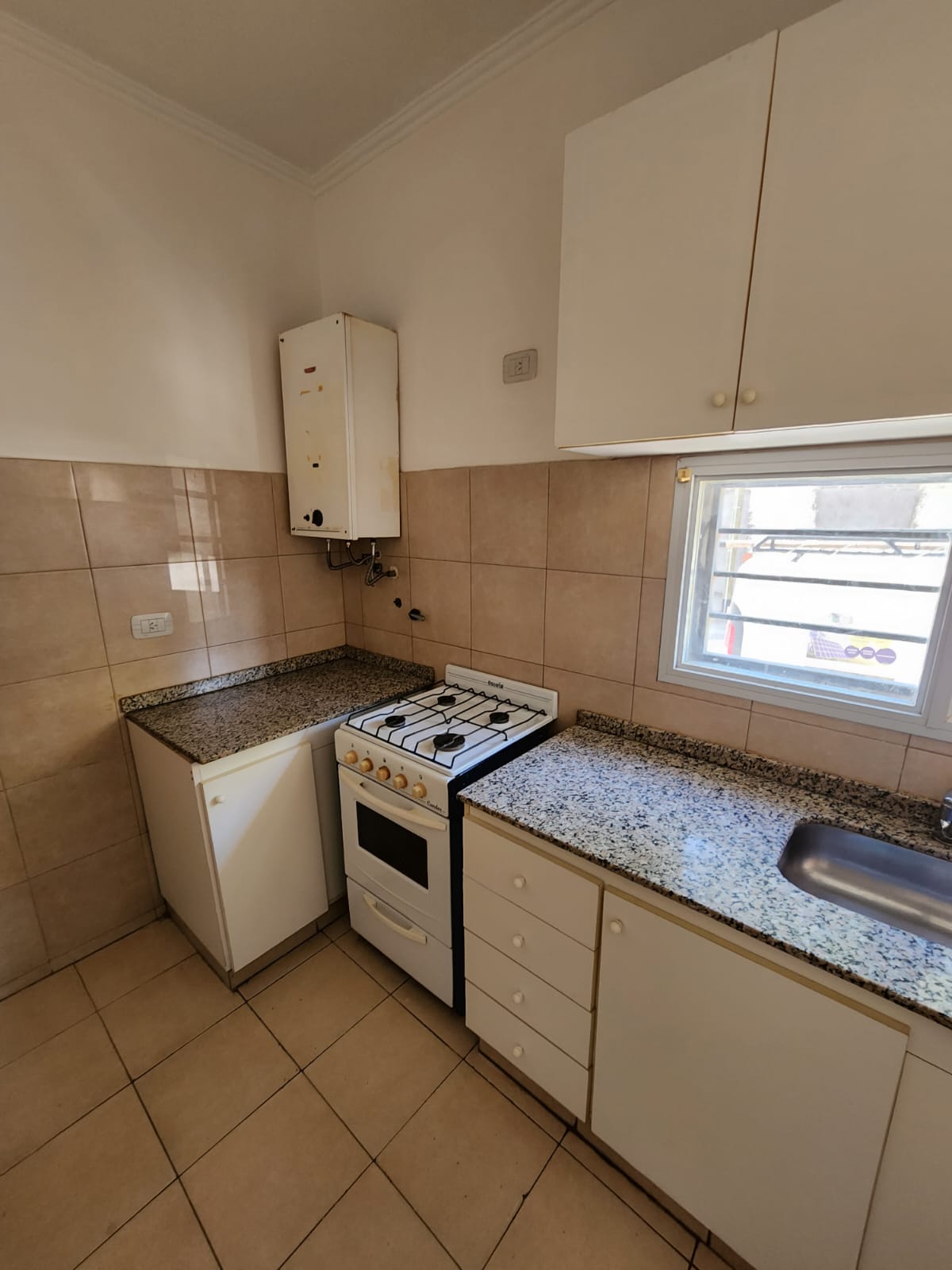 ZONA CASTRO BARROS - PLANTA BAJA CON DOS BALCONES PATIOS - LO VEMOS?