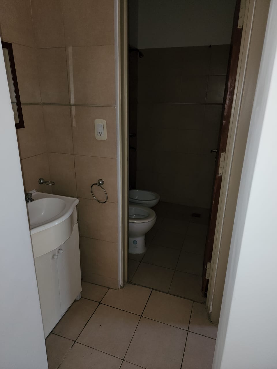 ZONA CASTRO BARROS - PLANTA BAJA CON DOS BALCONES PATIOS - LO VEMOS?