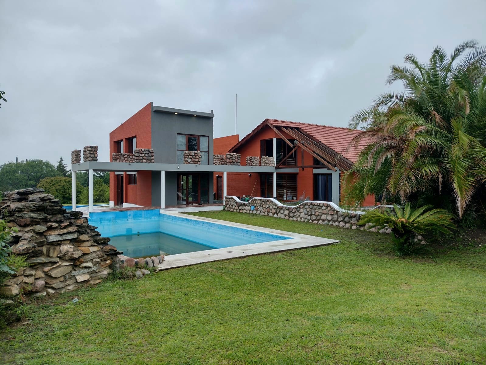 Complejo de cabañas, club house, confitería y restaurant