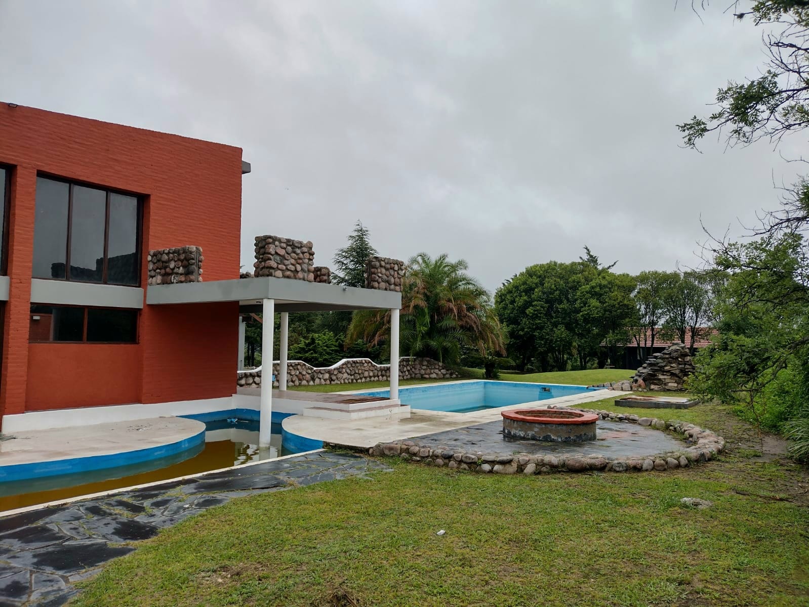 Complejo de cabañas, club house, confitería y restaurant