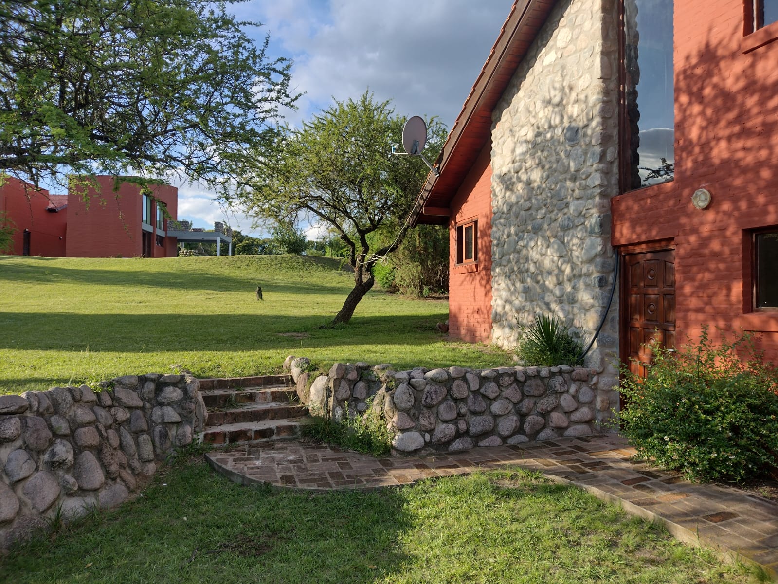 Complejo de cabañas, club house, confitería y restaurant