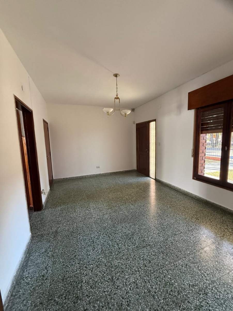 ALQUILER CASA 2 DORM CON PATIO Y COCHERA