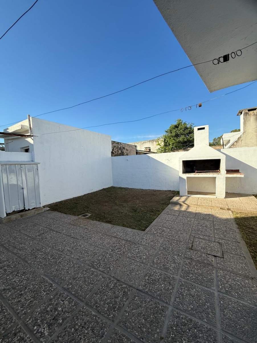 ALQUILER CASA 2 DORM CON PATIO Y COCHERA