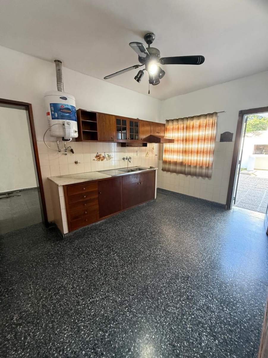 ALQUILER CASA 2 DORM CON PATIO Y COCHERA
