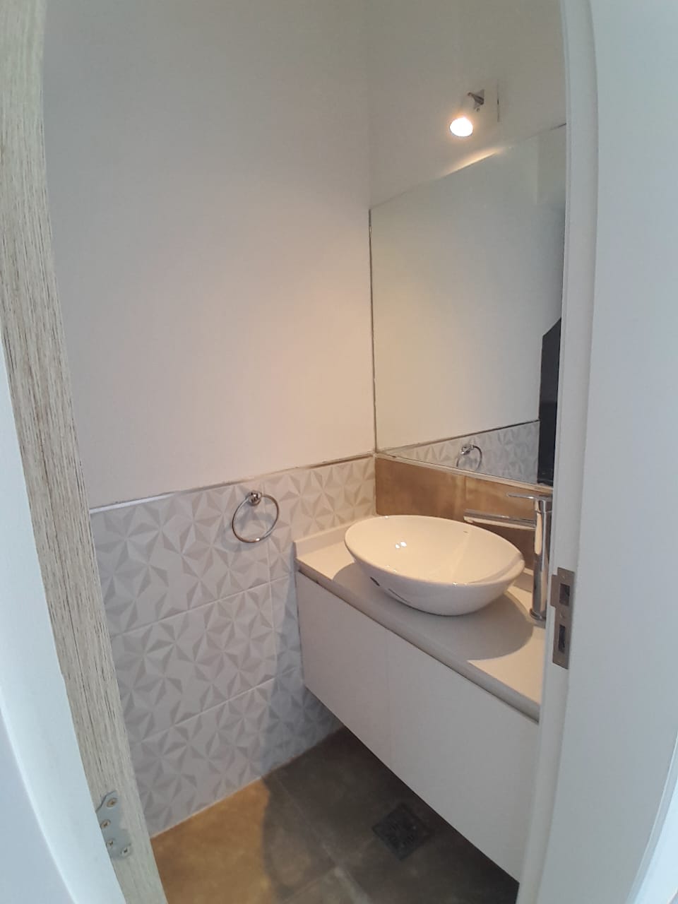 ALQUILER DE DUPLEX,  A Estrenar!!! Excelente Condominio de  Dos Plantas  de 2 Dormitorios