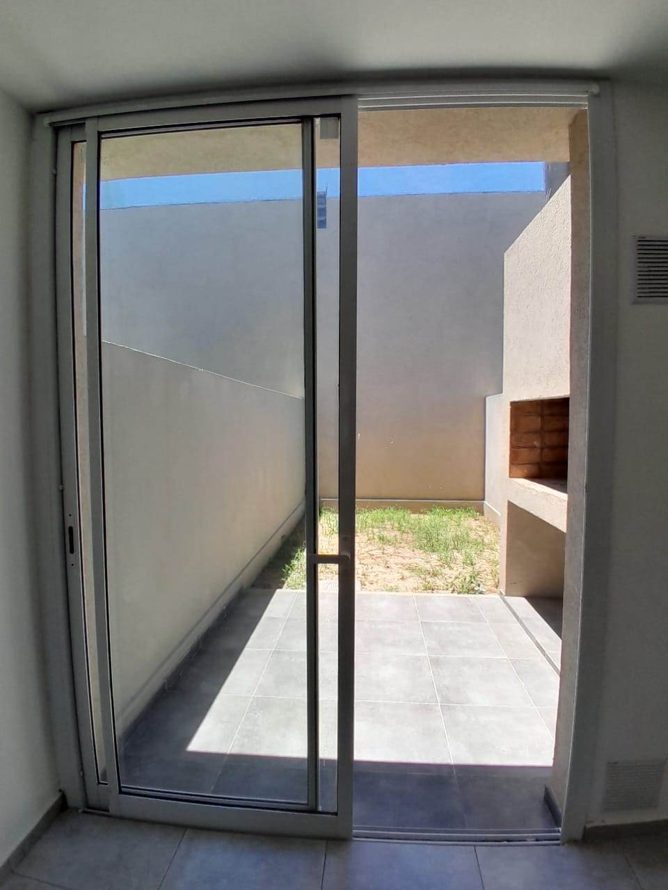 ALQUILER DE DUPLEX,  A Estrenar!!! Excelente Condominio de  Dos Plantas  de 2 Dormitorios