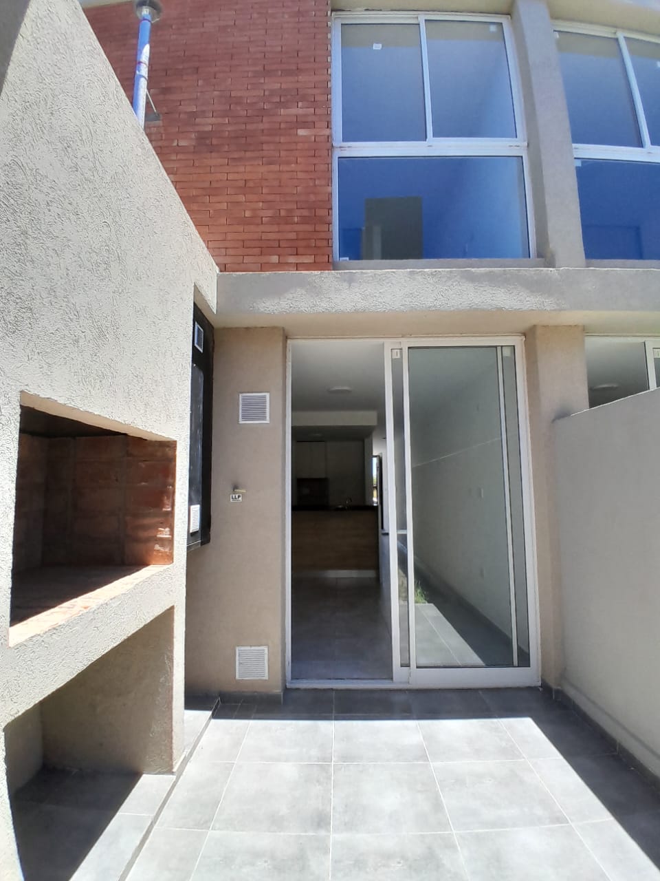 ALQUILER DE DUPLEX,  A Estrenar!!! Excelente Condominio de  Dos Plantas  de 2 Dormitorios