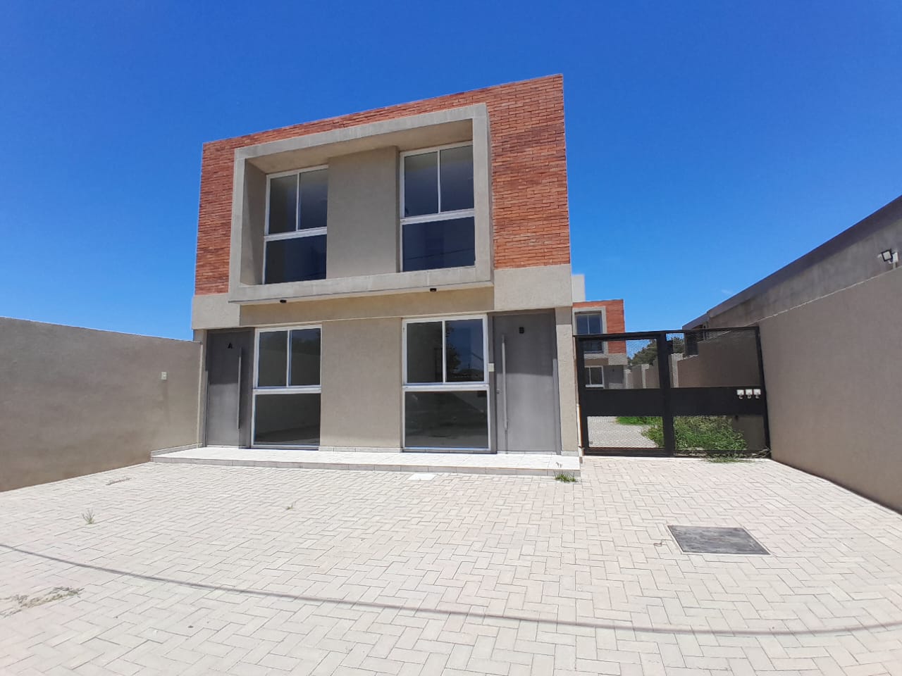 ALQUILER DE DUPLEX,  A Estrenar!!! Excelente Condominio de  Dos Plantas  de 2 Dormitorios