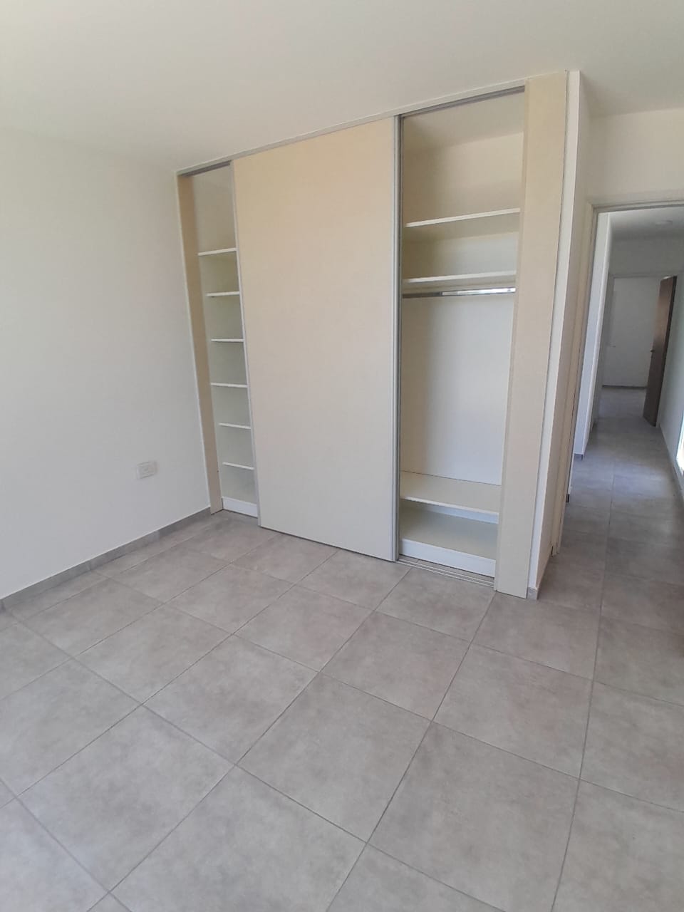 ALQUILER DE DUPLEX,  A Estrenar!!! Excelente Condominio de  Dos Plantas  de 2 Dormitorios
