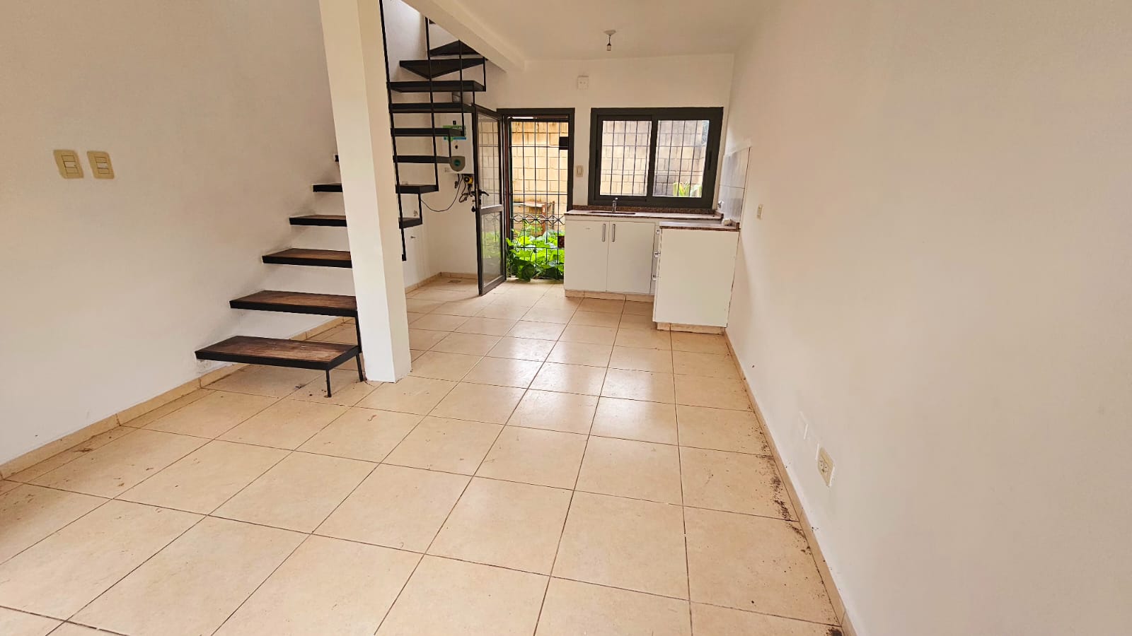 ALQUILO DÚPLEX 1 DORMITORIO EN COMPLEJO LAS ACACIAS  CUESTA COLORADA  CON COCHERA Y PATIO CON ASADOR