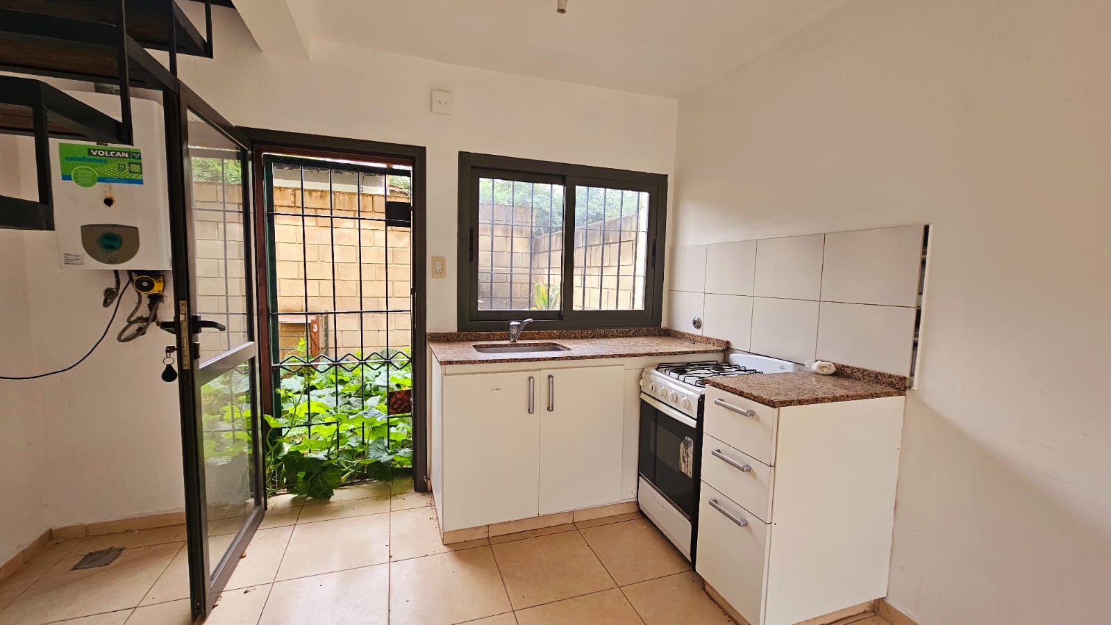 ALQUILO DÚPLEX 1 DORMITORIO EN COMPLEJO LAS ACACIAS  CUESTA COLORADA  CON COCHERA Y PATIO CON ASADOR